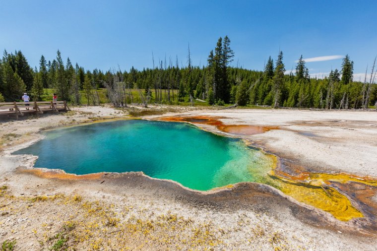 027 Yellowstone NP, abyss pool.jpg